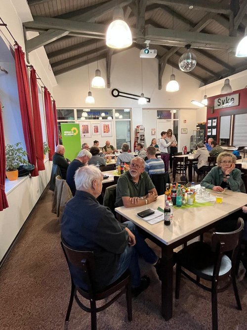 Blick von hinten über den ganzen Veranstaltungsraum